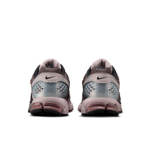 Cargar imagen en el visor de la galería, NIKE VOMERO 5
