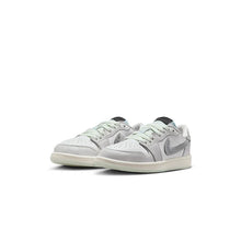 Cargar imagen en el visor de la galería, Kids Air Jordan 1 Retro OG Low &#39;Lunar New Year&#39;
