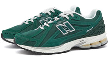 Cargar imagen en el visor de la galería, New Balance 1906R Nightwatch Green
