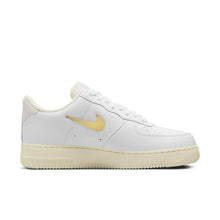 Cargar imagen en el visor de la galería, Nike Air Force 1 &#39;07 LX
