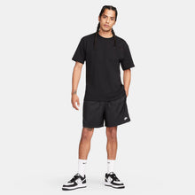 Cargar imagen en el visor de la galería, Men's Nike Club Woven 6" Flow Shorts
