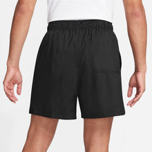 Cargar imagen en el visor de la galería, Men's Nike Club Woven 6" Flow Shorts
