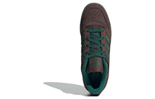 Cargar imagen en el visor de la galería, adidas  FORUM Low &#39;Brown Green&#39;
