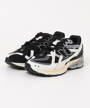 Cargar imagen en el visor de la galería, New Balance 1906U Black Sea Salt Magnet
