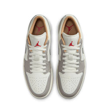 Cargar imagen en el visor de la galería, JORDAN 1 LOW  &#39;&#39; SAIL COLLEGE &#39;&#39;

