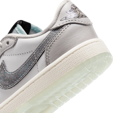 Cargar imagen en el visor de la galería, Kids Air Jordan 1 Retro OG Low &#39;Lunar New Year&#39;
