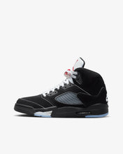 Cargar imagen en el visor de la galería, AIR JORDAN 5 RETRO OG &#39;&#39; BLACK METALLIC &#39;&#39; REIMAGINED
