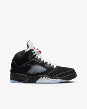 Cargar imagen en el visor de la galería, AIR JORDAN 5 RETRO OG &#39;&#39; BLACK METALLIC &#39;&#39; REIMAGINED
