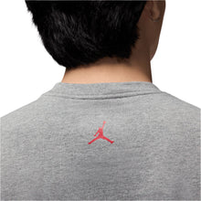 Cargar imagen en el visor de la galería, Jordan Sneaker Patch Tee &quot;Chi&quot;
