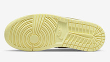 Cargar imagen en el visor de la galería, Jordan 1 Low Lemonade (Women's)
