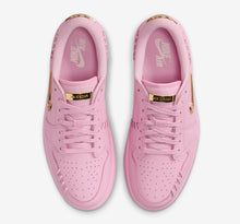 Cargar imagen en el visor de la galería, WMNS AIR JORDAN 1 LOW  “PERFECT PINK”
