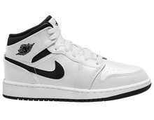 Cargar imagen en el visor de la galería, JORDAN 1 MID “WHITE/BLACK” GS
