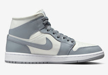 Cargar imagen en el visor de la galería, Jordan 1 Mid Stealth (Women's)
