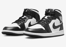 Cargar imagen en el visor de la galería, WMNS AIR JORDAN 1 MID “PANDA”
