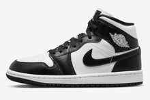 Cargar imagen en el visor de la galería, WMNS AIR JORDAN 1 MID “PANDA”
