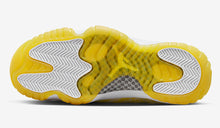 Cargar imagen en el visor de la galería, Jordan 11 Retro Low Yellow Snakeskin (Women's)

