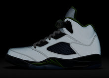 Cargar imagen en el visor de la galería, Jordan 5 Retro Green Bean
