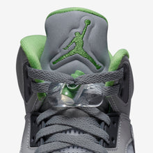 Cargar imagen en el visor de la galería, Jordan 5 Retro Green Bean
