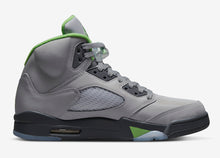 Cargar imagen en el visor de la galería, Jordan 5 Retro Green Bean
