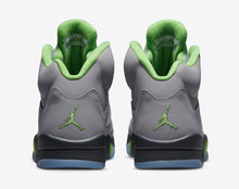 Cargar imagen en el visor de la galería, Jordan 5 Retro Green Bean
