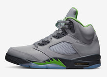 Cargar imagen en el visor de la galería, Jordan 5 Retro Green Bean
