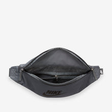 Cargar imagen en el visor de la galería, Nike Bag Heritage
