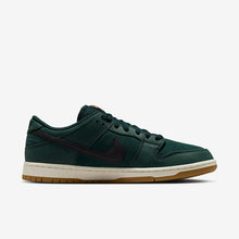 Cargar imagen en el visor de la galería, Nike SB Dunk Low &quot;Deep Fir&quot;

