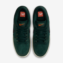 Cargar imagen en el visor de la galería, Nike SB Dunk Low &quot;Deep Fir&quot;
