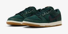 Cargar imagen en el visor de la galería, Nike SB Dunk Low &quot;Deep Fir&quot;
