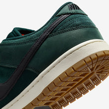 Cargar imagen en el visor de la galería, Nike SB Dunk Low &quot;Deep Fir&quot;
