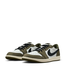 Cargar imagen en el visor de la galería, JORDAN "Medium Olive" Retro 1 Low OG - Mens
