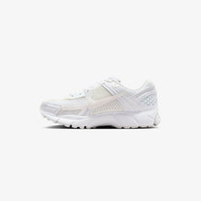 Cargar imagen en el visor de la galería, NIKE ZOOM VOMERO 5 WMNS
