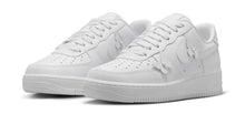 Cargar imagen en el visor de la galería, W NIKE AIR FORCE 1 LOW &#39;&#39; BUTTERFLY WHITE &#39;&#39;
