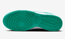 Cargar imagen en el visor de la galería, Nike Dunk Low “Clear Jade”
