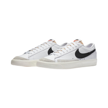 Cargar imagen en el visor de la galería, BLAZER LOW '77 VINTAGE 'WHITE BLACK'
