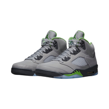 Cargar imagen en el visor de la galería, Jordan 5 Retro Green Bean
