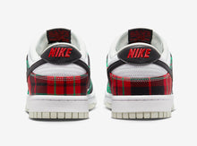 Cargar imagen en el visor de la galería, Nike Dunk Low Tartan Plaid
