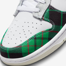 Cargar imagen en el visor de la galería, Nike Dunk Low Tartan Plaid
