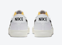 Cargar imagen en el visor de la galería, BLAZER LOW '77 VINTAGE 'WHITE BLACK'
