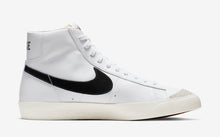 Cargar imagen en el visor de la galería, BLAZER MID '77 VINTAGE 'WHITE BLACK'
