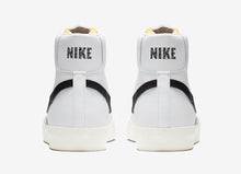 Cargar imagen en el visor de la galería, BLAZER MID '77 VINTAGE 'WHITE BLACK'
