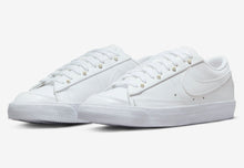 Cargar imagen en el visor de la galería, Nike Blazer Low 77 White Pearl

