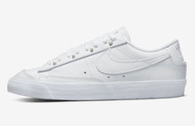 Cargar imagen en el visor de la galería, Nike Blazer Low 77 White Pearl
