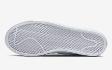 Cargar imagen en el visor de la galería, Nike Blazer Low 77 White Pearl
