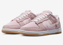Cargar imagen en el visor de la galería, Nike Dunk Low Teddy Bear
