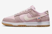 Cargar imagen en el visor de la galería, Nike Dunk Low Teddy Bear
