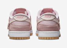 Cargar imagen en el visor de la galería, Nike Dunk Low Teddy Bear
