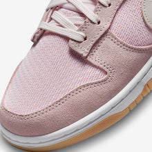 Cargar imagen en el visor de la galería, Nike Dunk Low Teddy Bear
