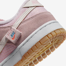 Cargar imagen en el visor de la galería, Nike Dunk Low Teddy Bear
