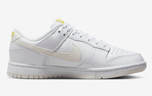 Cargar imagen en el visor de la galería, Nike Dunk Low Valentine's Day Yellow Heart
